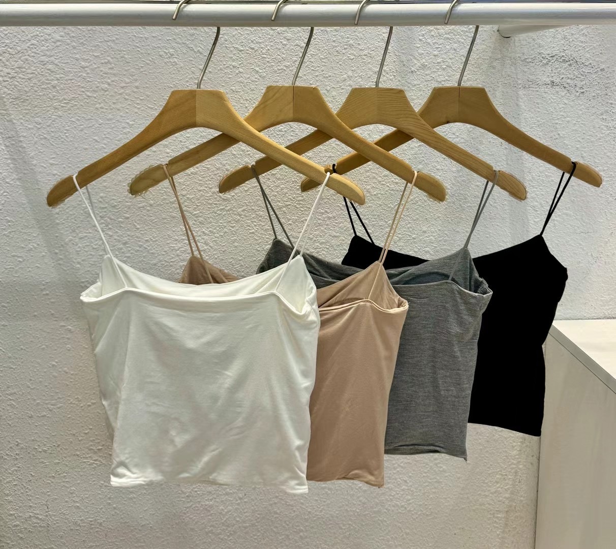 OUT FIT韓國直郵女裝新品休閑時尚真品人氣推薦熱賣吊帶背心WEEKLY吊帶/背心