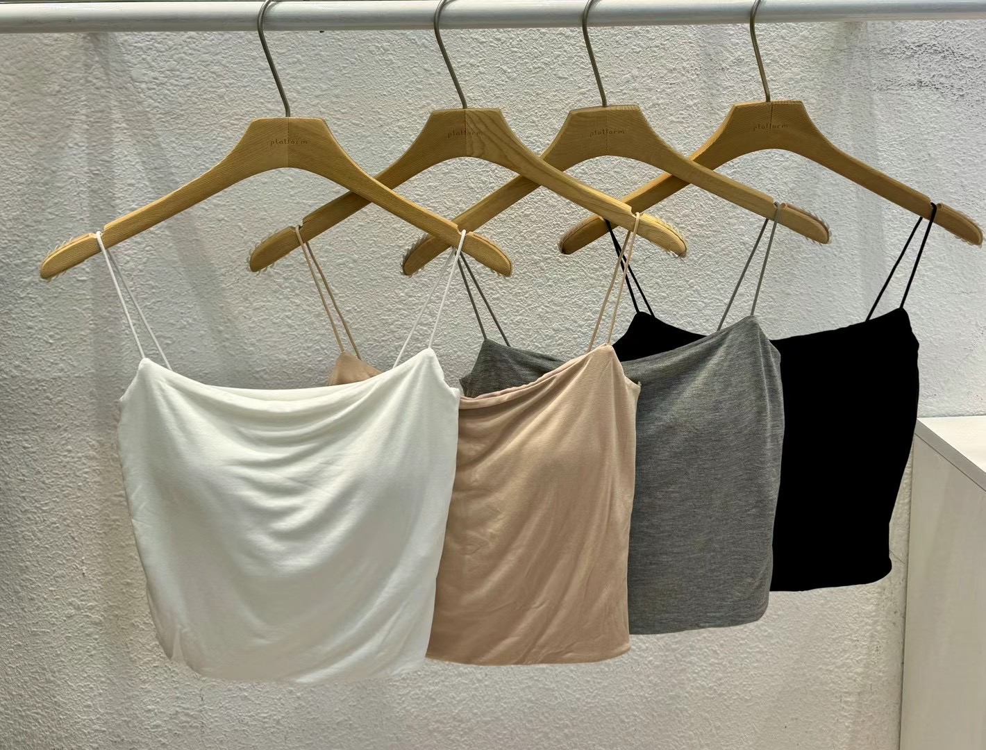 OUT FIT韓國直郵女裝新品休閑時尚真品人氣推薦熱賣吊帶背心WEEKLY吊帶/背心