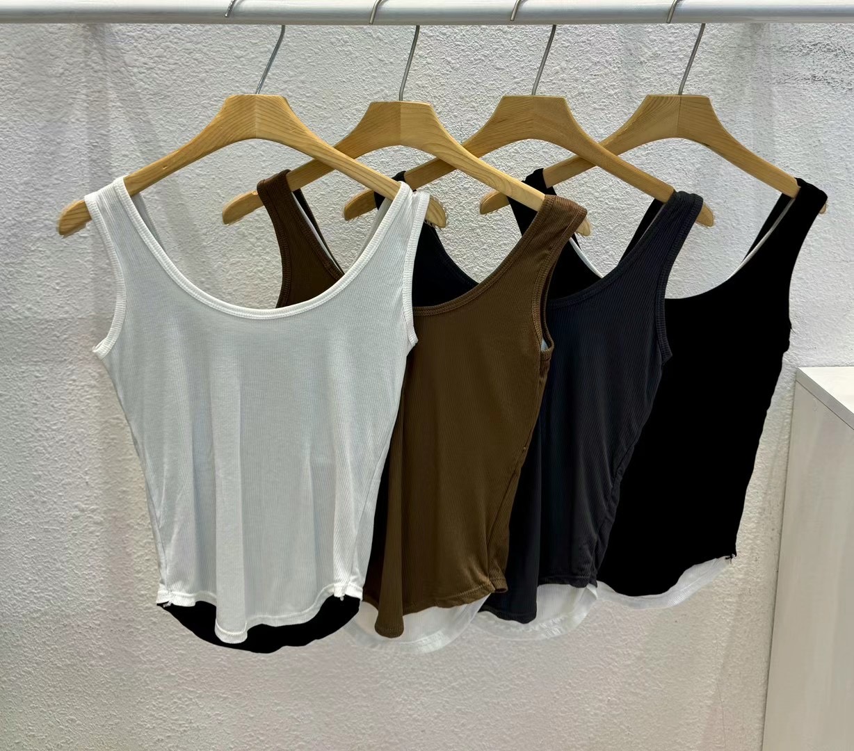 OUT FIT韓國直郵東大門實拍女裝新品熱賣推薦人氣吊帶背心WEEKLY吊帶/背心
