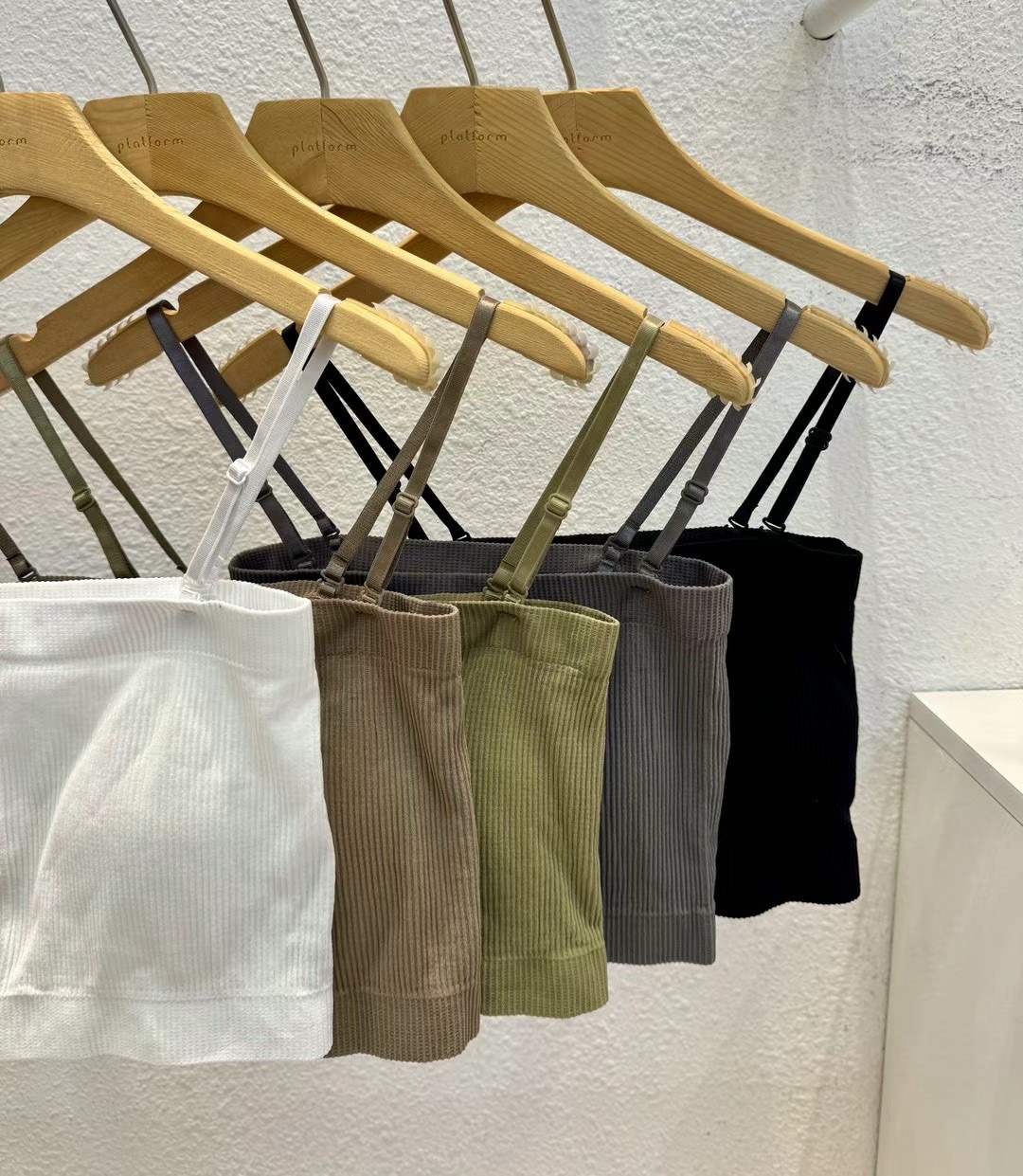 OUT FIT韓國直郵東大門代購女裝新款24春夏熱賣吊帶背心WEEKLY吊帶/背心