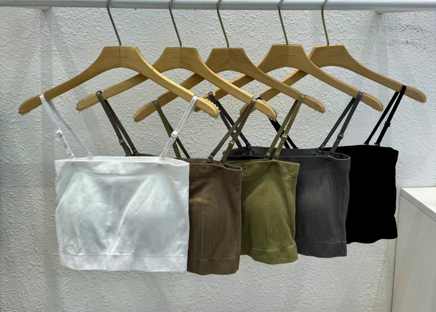 OUT FIT韓國直郵東大門代購女裝新款24春夏熱賣吊帶背心WEEKLY吊帶/背心