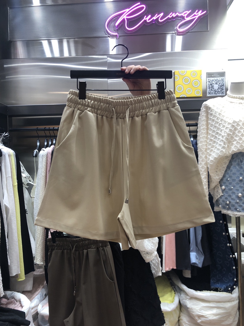 RUNWAY韓國直郵東大門實拍女裝新款真品時尚職業推薦熱賣短褲RUNWAY短褲