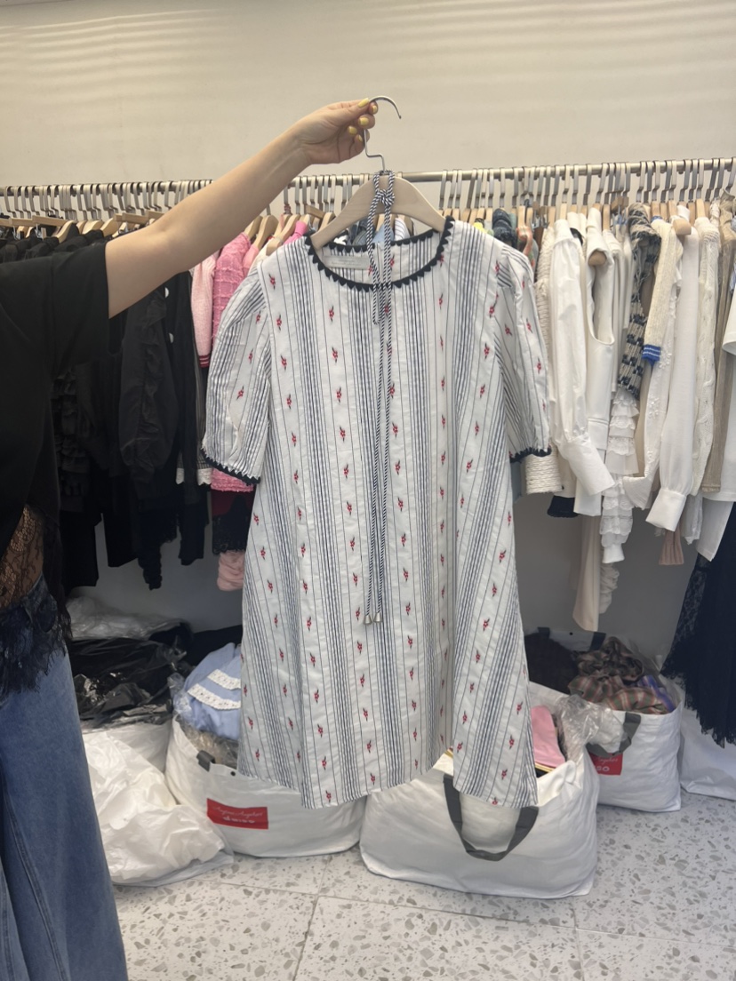 VICTORIA QUEEN韓國直郵東大門實拍女裝新品休閑連衣裙刺繡CAT.S連衣裙圖色2