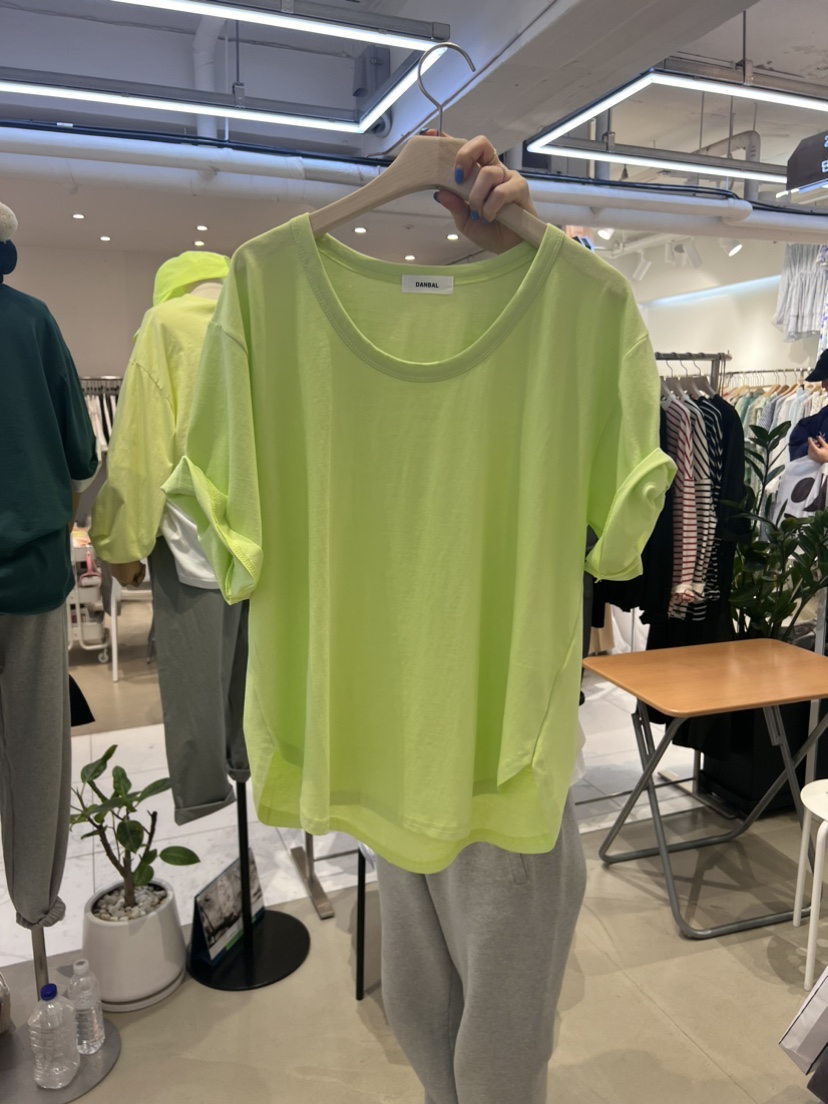 URBANE韓國直郵女裝新款時尚真品熱賣職業休閑24春夏推薦T恤DANBALT恤圖色2
