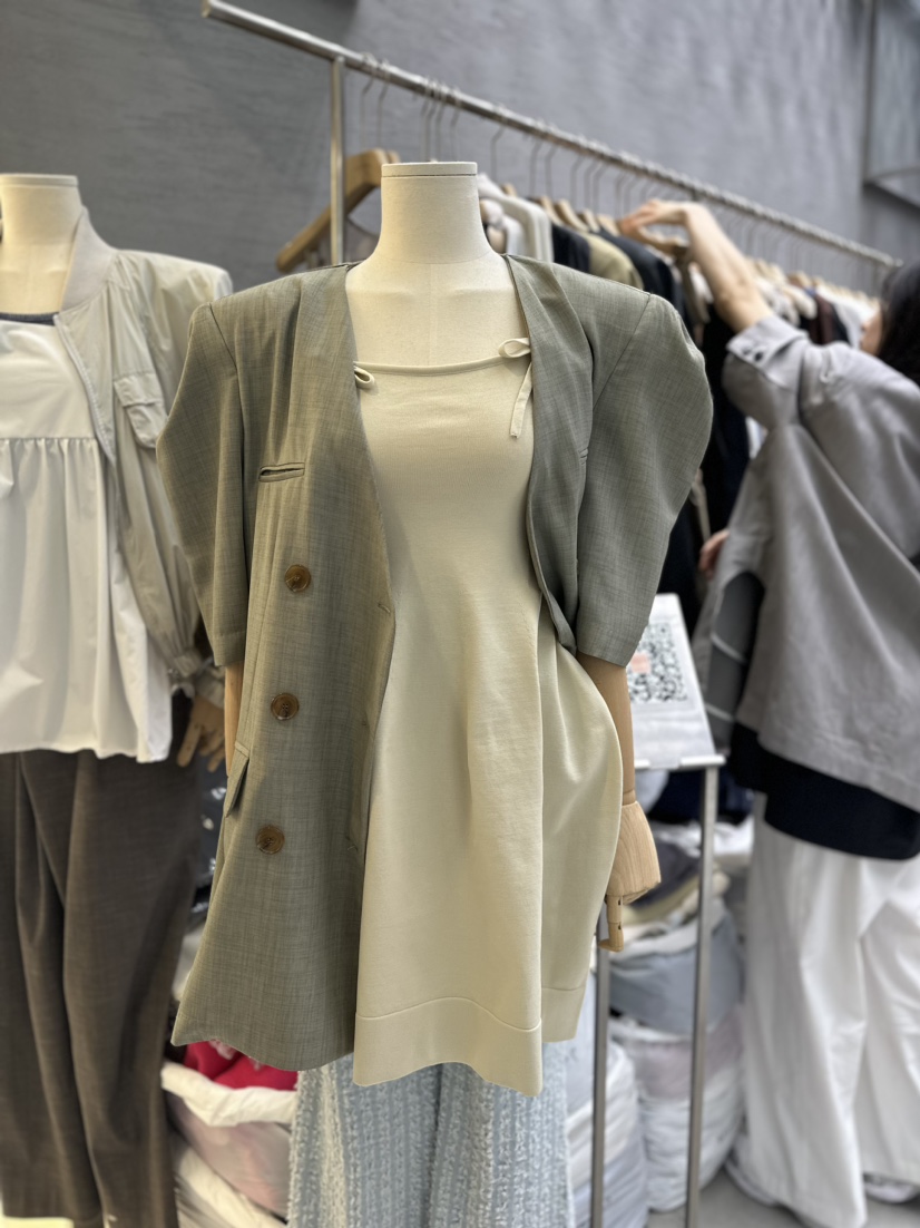TOPQUEEN韓國直郵東大門代購女裝新品推薦休閑時尚職業夾克UOOV夾克圖色2
