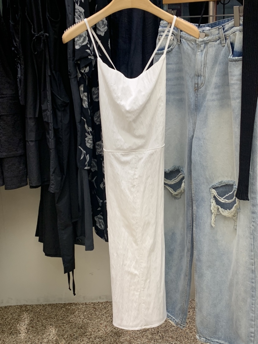 VAARA韓國直郵東大門實拍女裝新品24春夏休閑推薦時尚連衣裙VAARA連衣裙