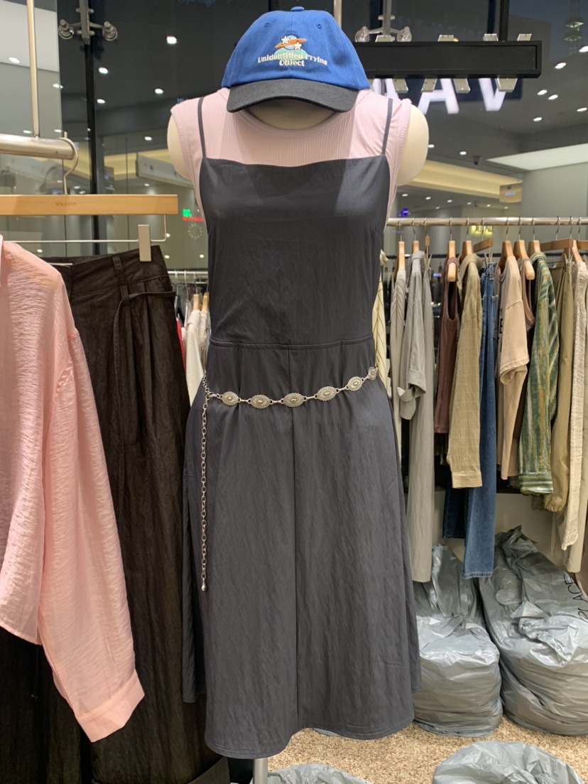 VAARA韓國直郵東大門實拍女裝新品24春夏休閑推薦時尚連衣裙VAARA連衣裙圖色2