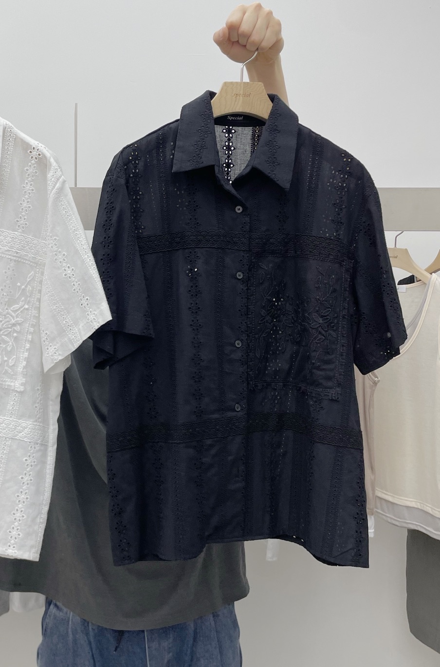 Special韓國直郵東大門代購女裝新款24春夏襯衫蕾絲衫口袋刺繡SPECIAL襯衫/蕾絲衫圖色2