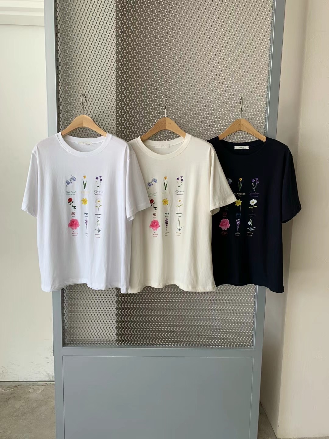 MERRYPN韓國直郵女裝新品時尚推薦人氣職業真品24春夏T恤LENEUFT恤圖色1左一色