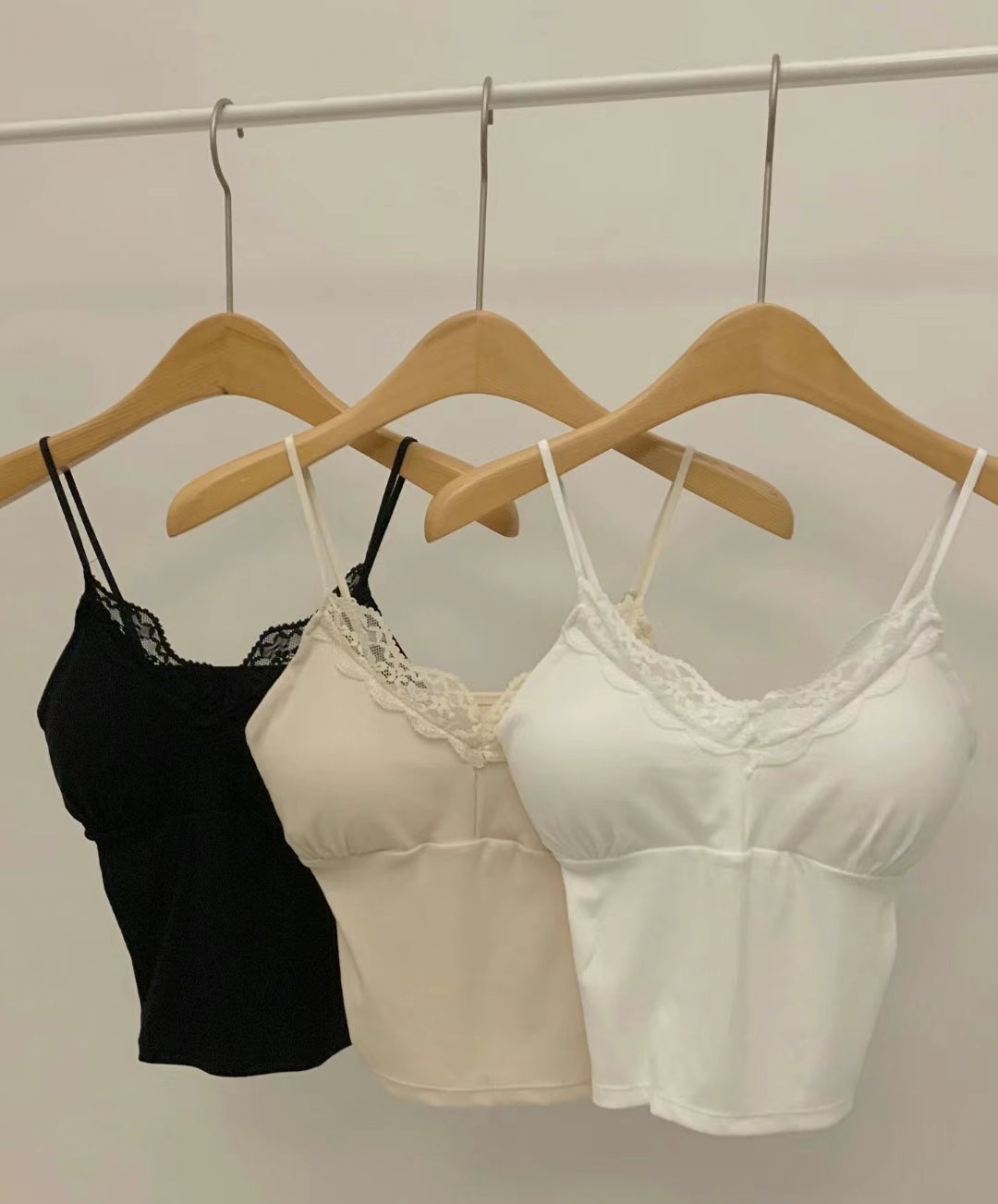 SOOMANCHAE-수만채-T韓國直郵東大門實拍女裝新品推薦吊帶背心蕾絲SOOMANCHAE吊帶/背心