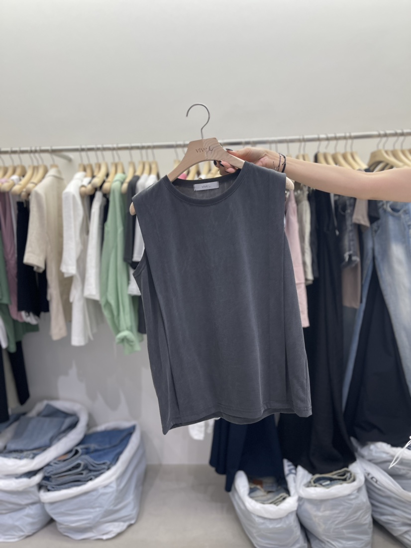 VIVEL韓國直郵女裝新品時尚人氣熱賣真品推薦24春夏吊帶背心褶皺VIVEL吊帶/背心圖色3