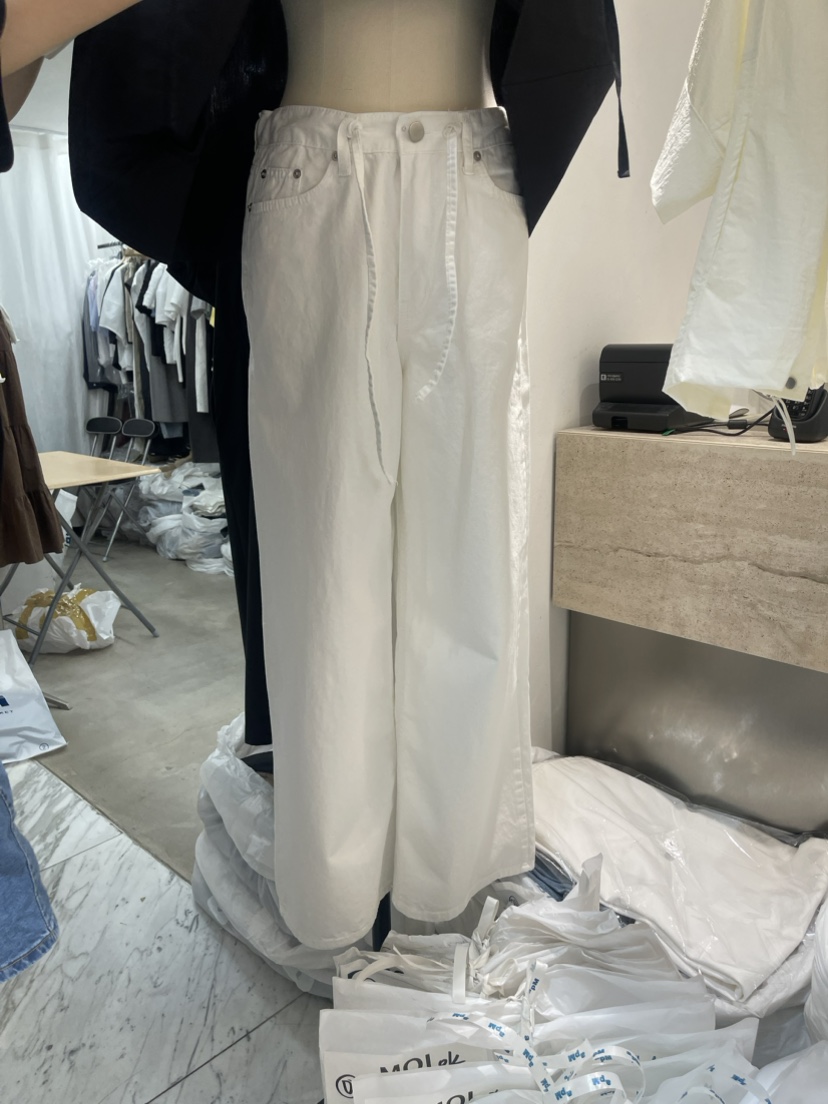 MOI韓國直郵東大門實拍女裝新品熱賣人氣職業推薦牛仔褲牛仔布MOI-A牛仔褲