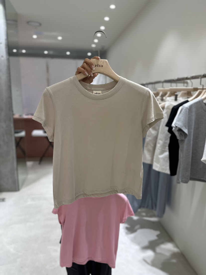 piTa韓國直郵東大門實拍女裝新品休閑推薦真品24春夏T恤刺繡THE VERLIN/piTaT恤圖色1