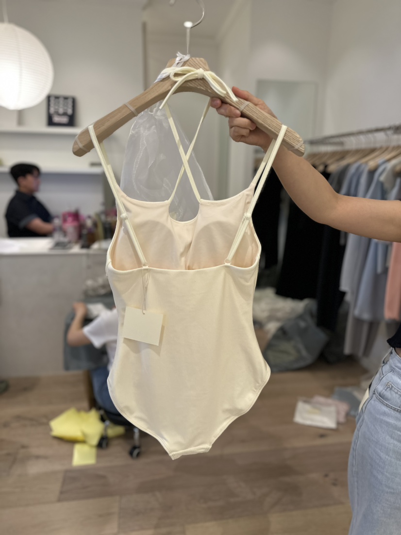 riette韓國直郵東大門實拍女裝新品休閑24春夏熱賣職業泳裝VEGETABLE泳裝
