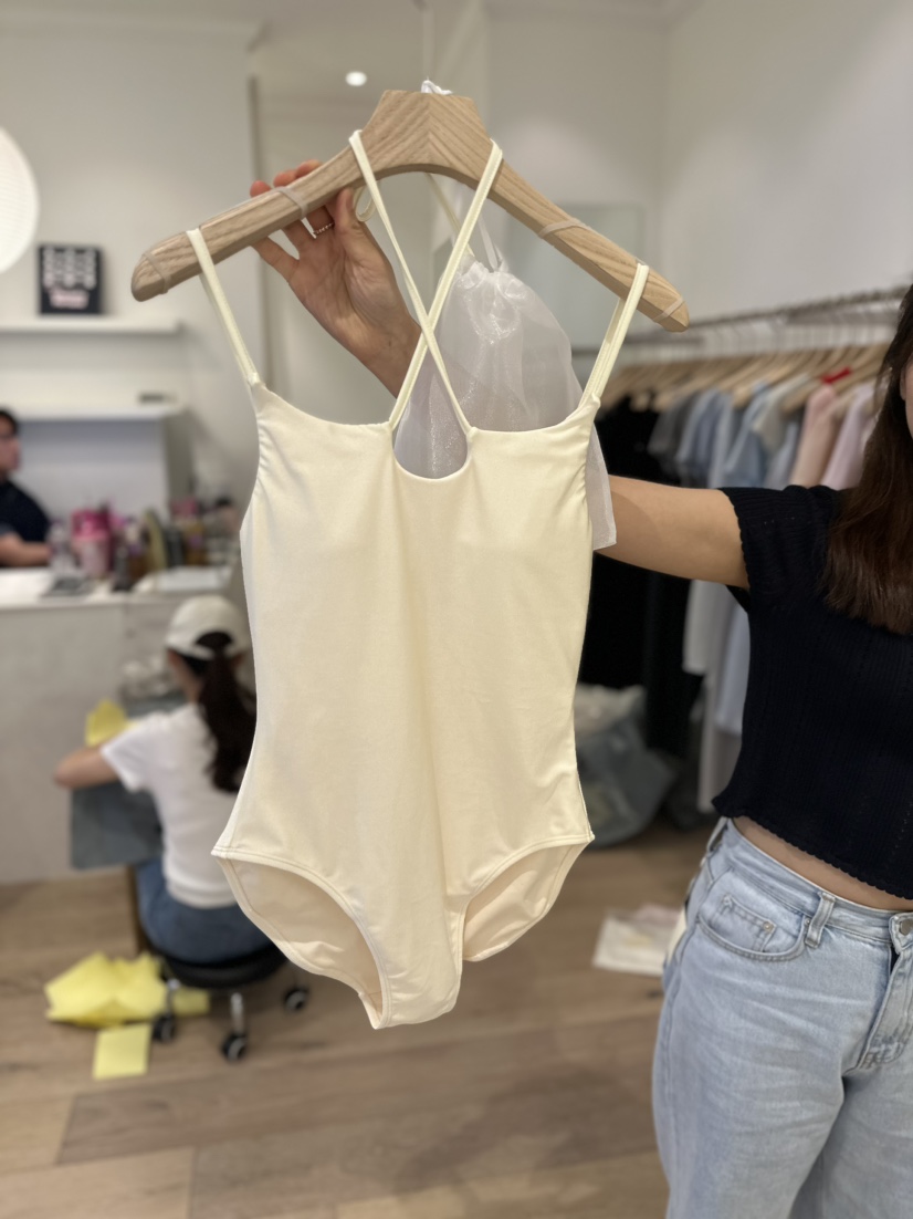 riette韓國直郵東大門實拍女裝新品休閑24春夏熱賣職業泳裝VEGETABLE泳裝