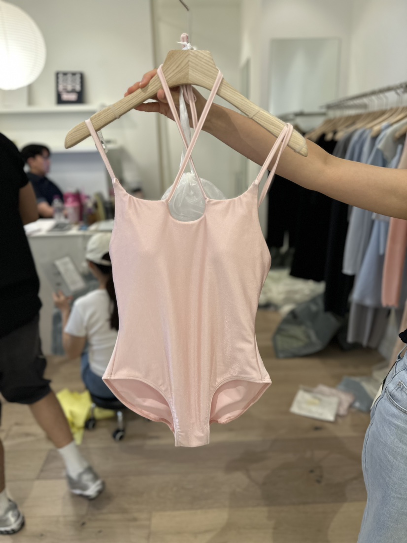 riette韓國直郵東大門實拍女裝新品休閑24春夏熱賣職業泳裝VEGETABLE泳裝圖色2