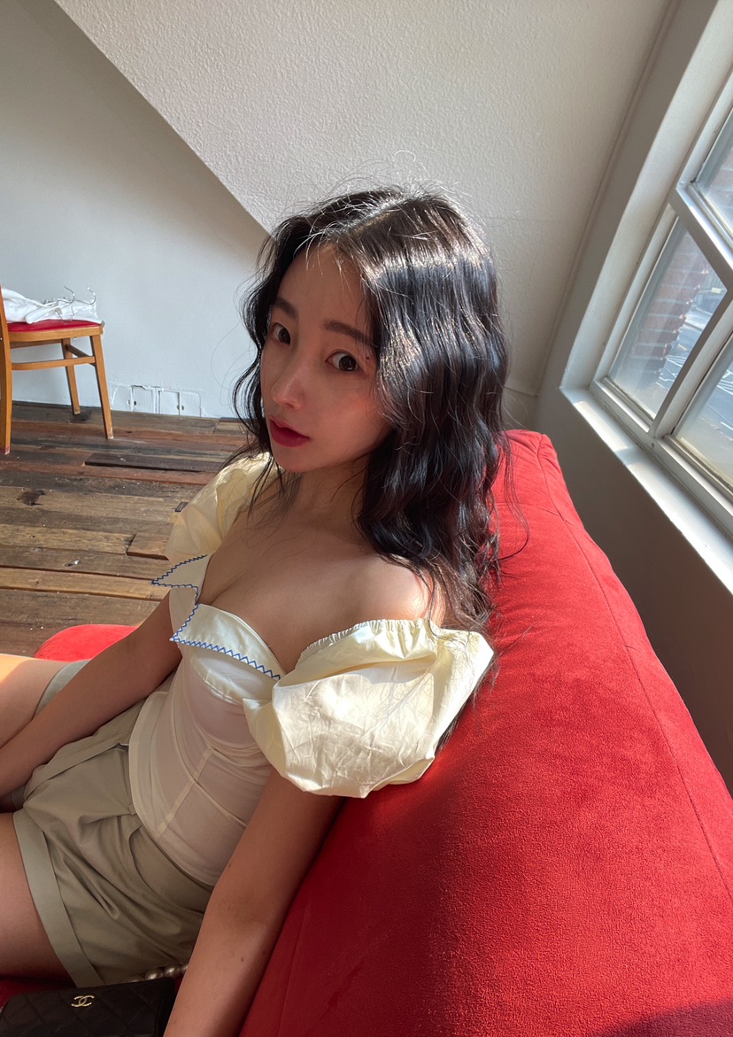 FLATTERING DRESS韓國直郵女裝新款人氣時尚襯衫蕾絲衫刺繡FLATTERING DRESS襯衫/蕾絲衫