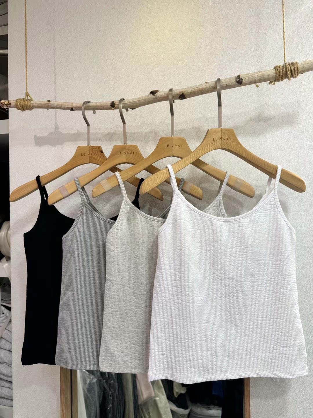 Le vral直郵韓國代購女裝新品真品時尚休閑職業吊帶背心羅紋Le vral吊帶/背心