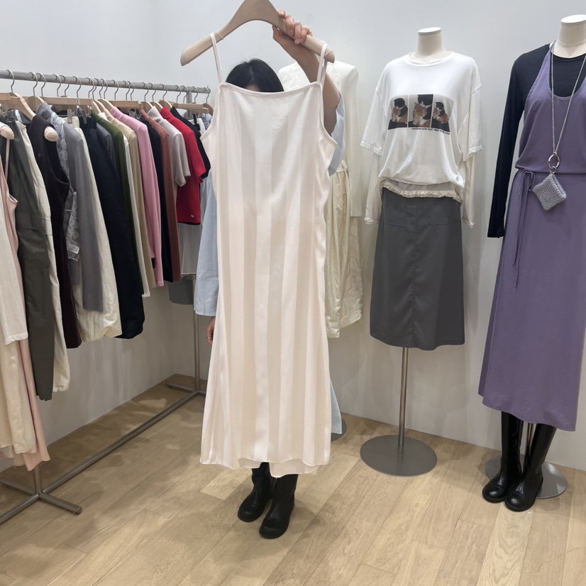 FURE韓國直郵東大門實拍女裝新品24秋冬時尚熱賣真品連衣裙FURE連衣裙圖色2