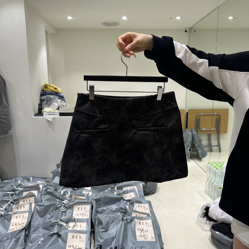 BES韓國直郵東大門實拍女裝新品真品推薦熱賣24秋冬人氣短裙BES短裙
