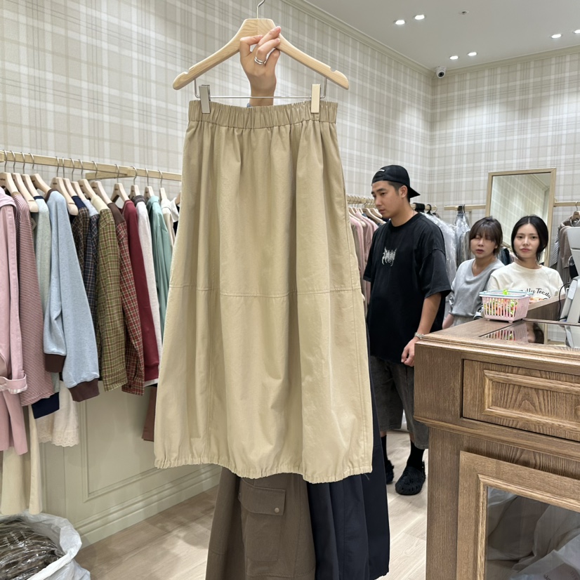 OURMOMENT韓國直郵東大門實拍女裝新品熱賣24秋冬半身裙中短裙OURMOMENT半身裙/中短裙圖色2