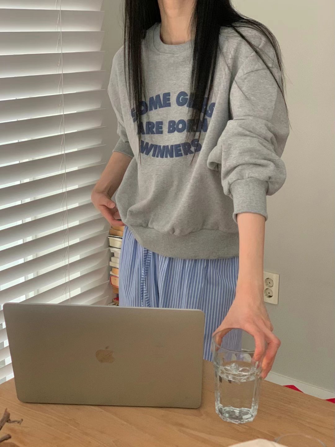 FIVE韓國直郵東大門實拍女裝新款人氣休閑職業熱賣24秋冬衛衣FIVE衛衣圖色2