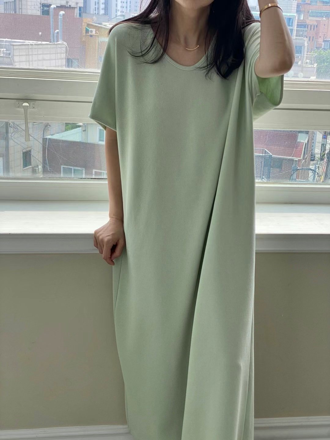 1mm韓國直郵東大門實拍女裝新款真品推薦24秋冬人氣連衣裙1mm連衣裙圖色2