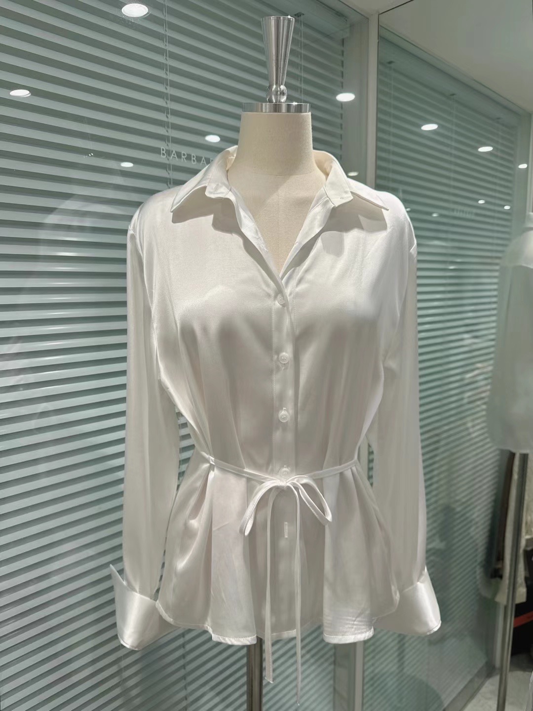 THE BARBARA直郵韓國代購女裝新品熱賣24秋冬襯衫蕾絲衫含腰繩THE BARBARA襯衫/蕾絲衫圖色2
