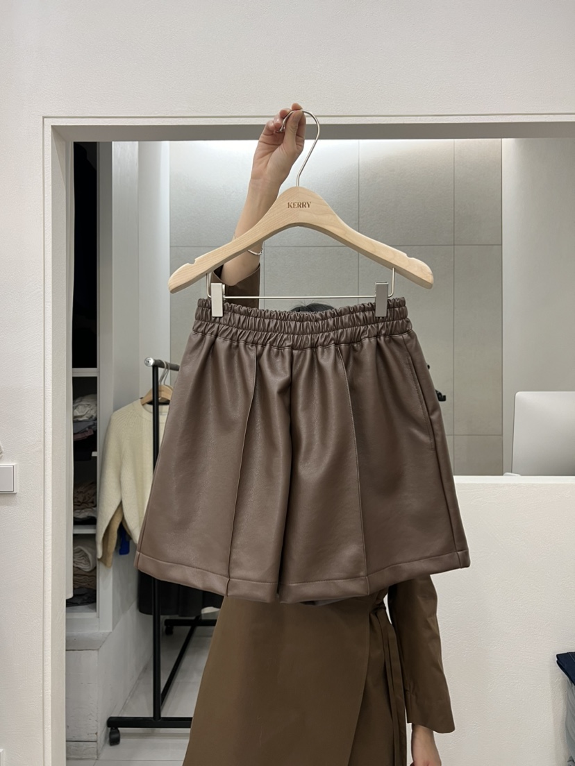 KERRY韓國直郵東大門代購女裝新款時尚休閑人氣職業短褲皮革KERRY短褲圖色3