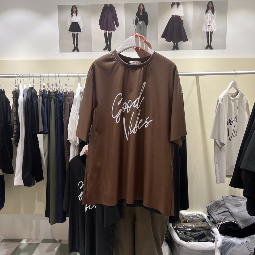 OihEum韓國直郵東大門代購女裝新品時尚熱賣休閑24秋冬T恤OREUMT恤圖色2
