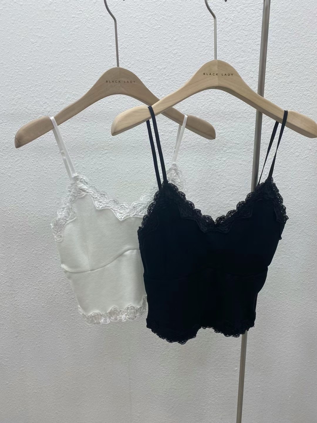 BLACK LADY韓國直郵東大門實拍女裝新品人氣熱賣休閑吊帶背心BLACK LADY吊帶/背心