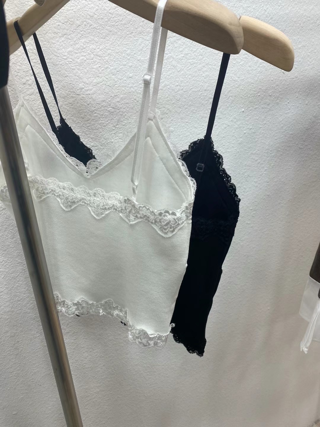 BLACK LADY韓國直郵東大門實拍女裝新品人氣熱賣休閑吊帶背心BLACK LADY吊帶/背心