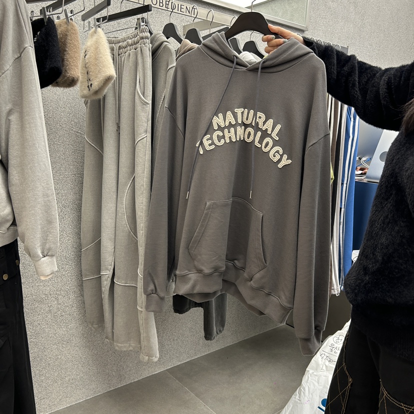 LE A直郵韓國代購女裝新品人氣真品推薦衛衣不加絨刺繡連帽LE A-男裝衛衣圖色3