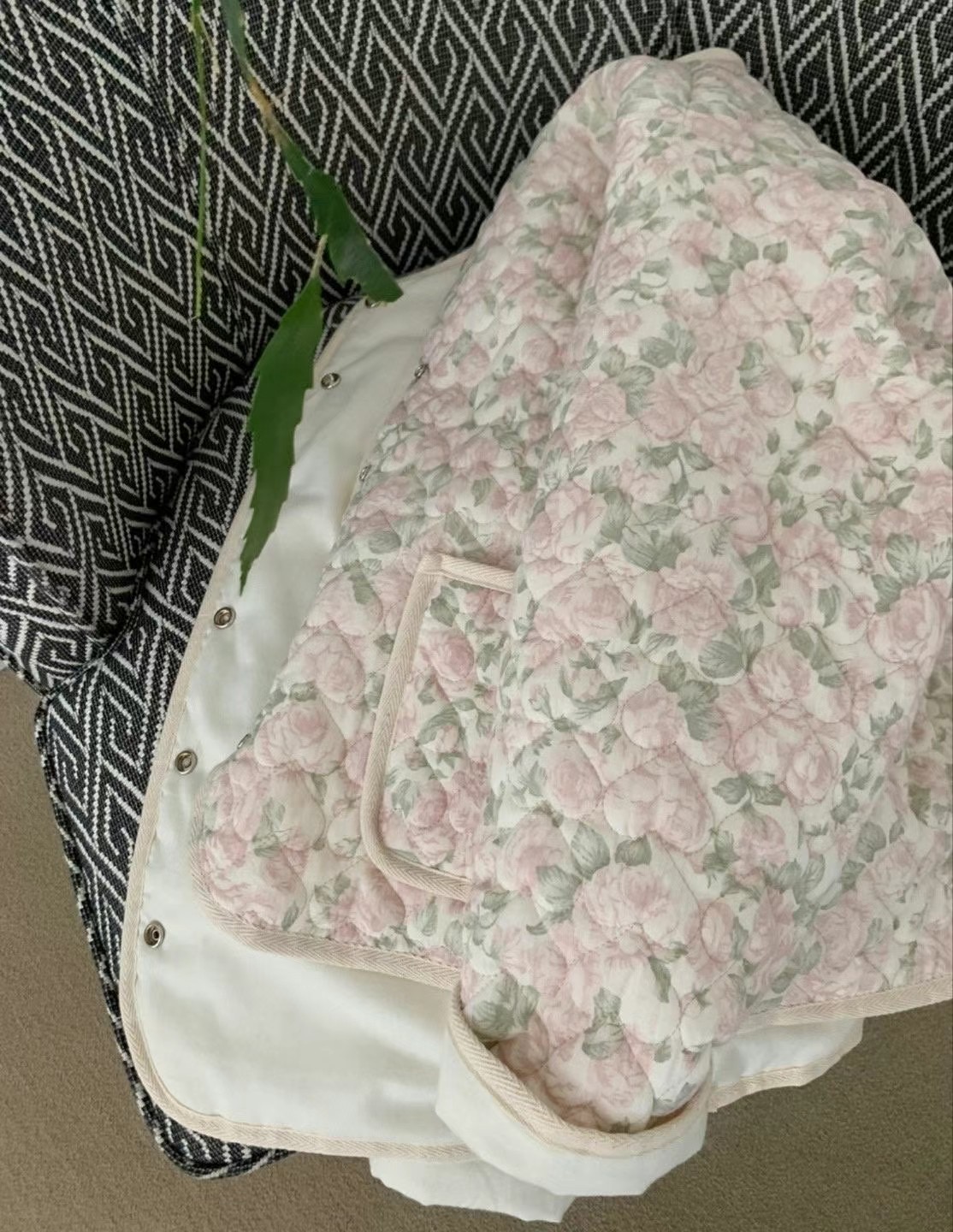 LUCKY ROOM韓國直郵東大門代購女裝新款真品短款棉服刺繡填充LUCKY ROOM短款棉服