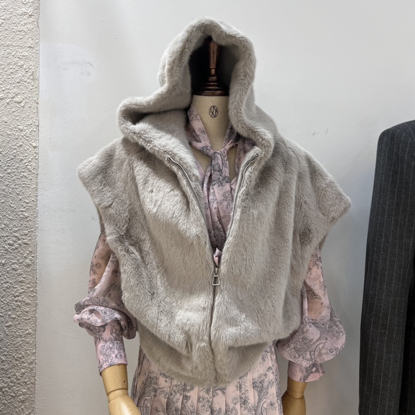 inno韓國直郵女裝新品人氣休閑真品時尚推薦職業馬甲水貂連帽INNO馬甲