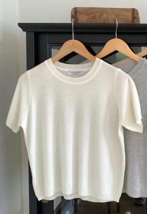 ONEMORETHING韓國直郵東大門實拍女裝新品真品推薦24秋冬T恤ONEMORETHINGT恤圖色1