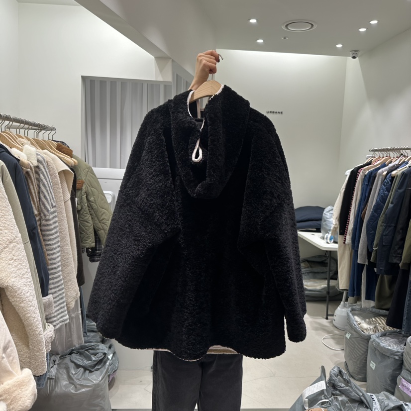 URBANE-P韓國直郵女裝新品休閑時尚人氣職業短款大衣羊皮兜帽URBANE-P短款大衣