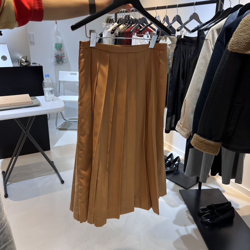 neu adult韓國直郵東大門實拍女裝新品人氣半身裙中短裙絨面革百褶NEU ADULT半身裙/中短裙