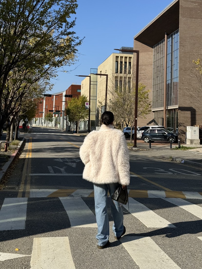 LIM LIM LIM韓國直郵女裝新款推薦時尚熱賣短款大衣含圍巾LIM LIM LIM短款大衣