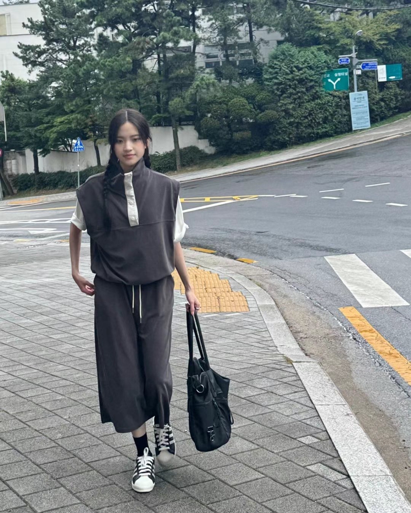 There’s韓國直郵東大門實拍女裝新品熱賣人氣時尚推薦套裝There’s套裝圖色2
