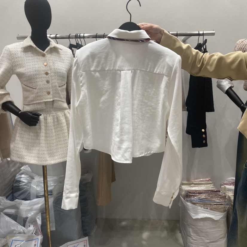 Lottimo直郵韓國代購女裝新品時尚熱賣人氣24秋冬襯衫蕾絲衫LOTTIMO襯衫/蕾絲衫
