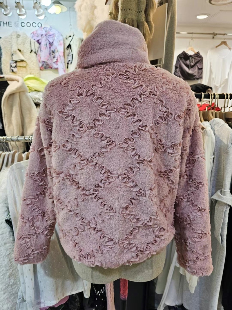 THE COCO直郵韓國代購女裝新品熱賣短款大衣含圍巾皮草刺繡THE COCO短款大衣