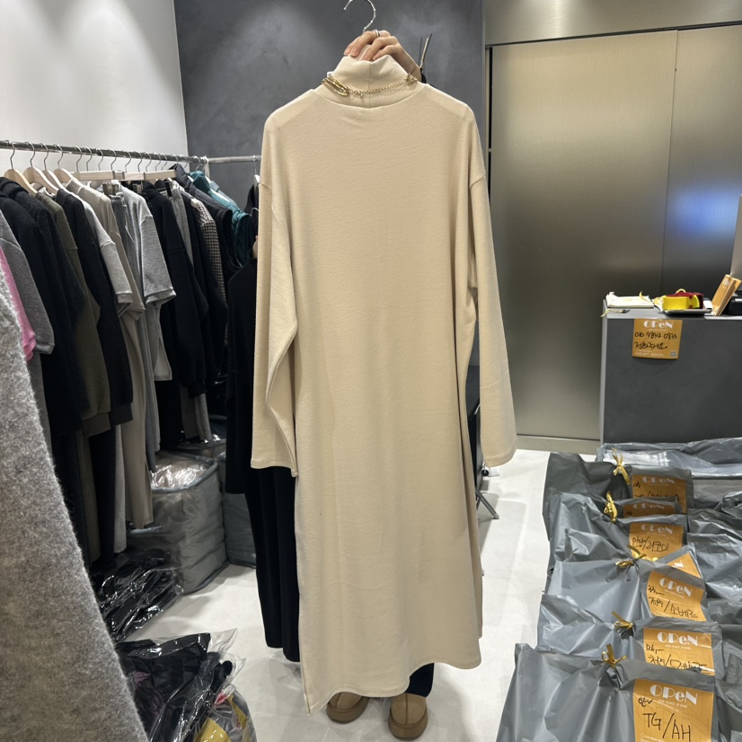 OPEN東大門實拍女裝新品熱賣24秋冬時尚真品休閑連衣裙高領OPEN連衣裙
