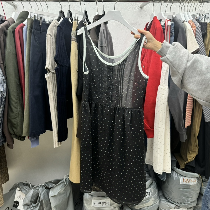 Lay oveR韓國直郵東大門實拍女裝新品25春季人氣連衣裙春款E/E/E連衣裙圖色2