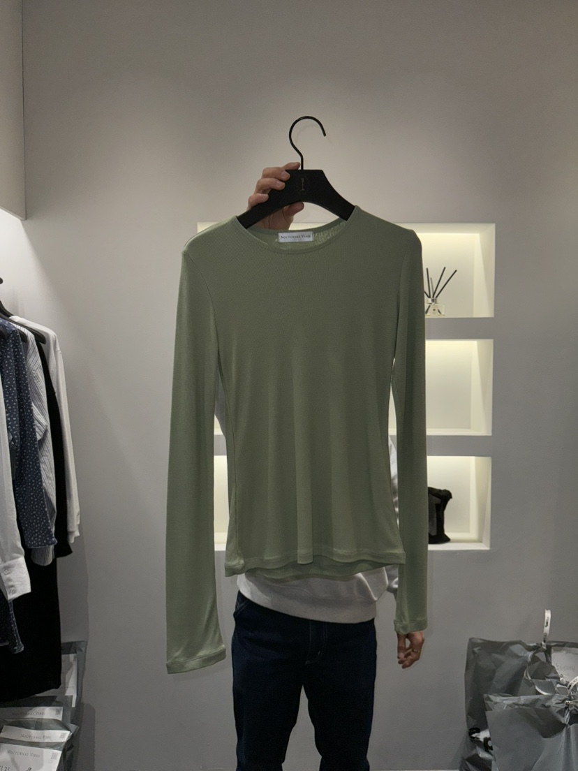 NOCTURNAL VIBE東大門實拍女裝新品熱賣推薦人氣25春夏長袖T恤NOCTURNAL VIBE長袖T恤圖色2