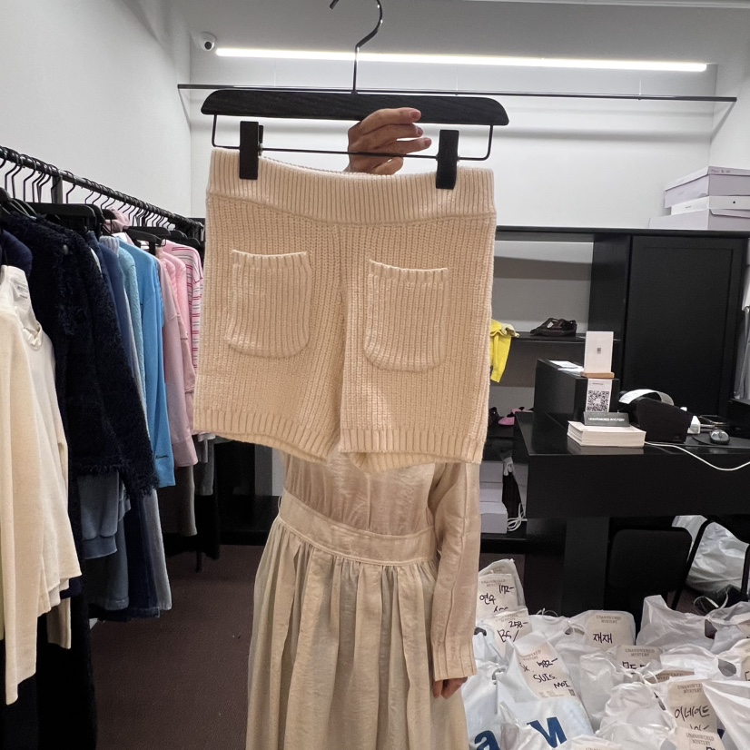 UNANSWERED-MYSTERY東大門代購女裝新款人氣25春夏短褲口袋UNANSWERED-MYSTERY短褲圖色1