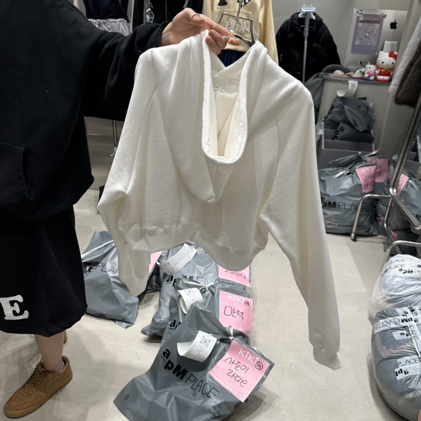 KIKI韓國直郵東大門實拍女裝新品休閑推薦職業時尚衛衣兜帽KIKI衛衣