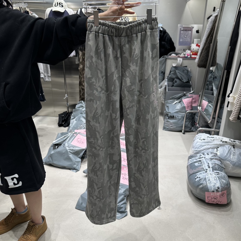 KIKI韓國直郵東大門實拍女裝新品人氣時尚推薦休閑褲刺繡迷彩KIKI休閑褲