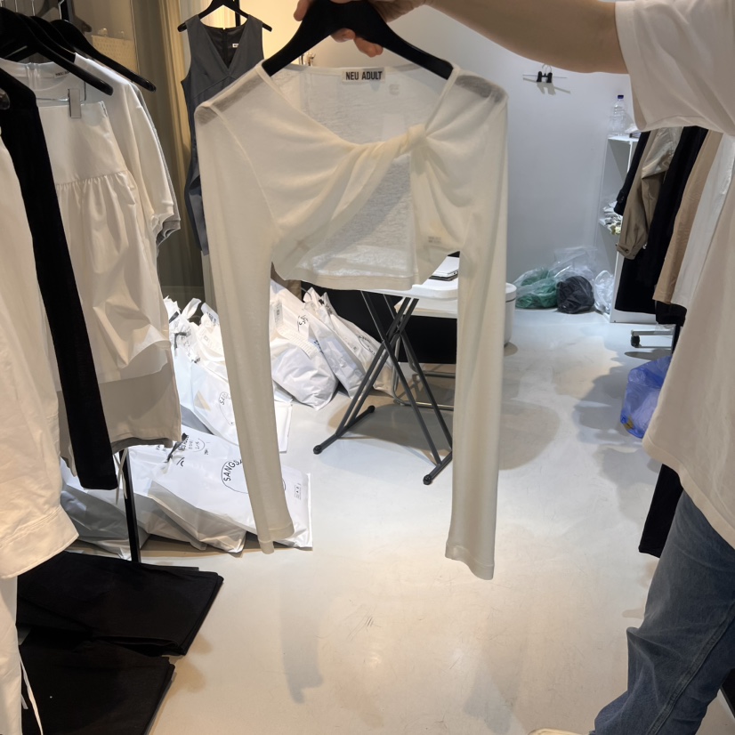NEU ADULT韓國直郵㊣女裝新款時尚休閑推薦熱賣人氣長袖T恤NEU ADULT長袖T恤圖色2