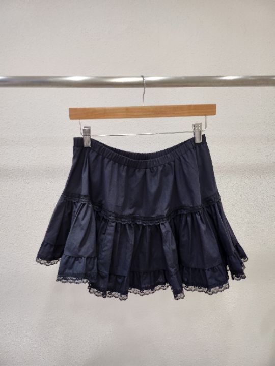 FEMME韓國直郵㊣東大門實拍女裝新品人氣熱賣時尚短裙荷葉邊FEMME短裙圖色2